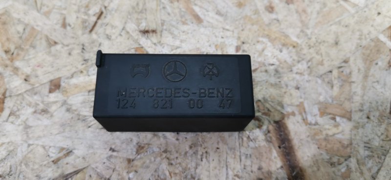 Реле моторчика люка Mercedes W124 1987
