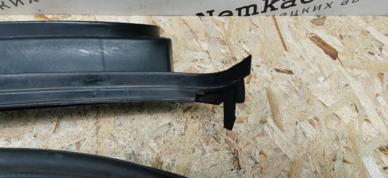 Водосток Mercedes W124 1993 E320