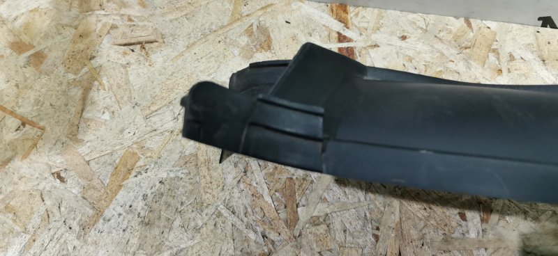 Водосток Mercedes W124 1993 E320