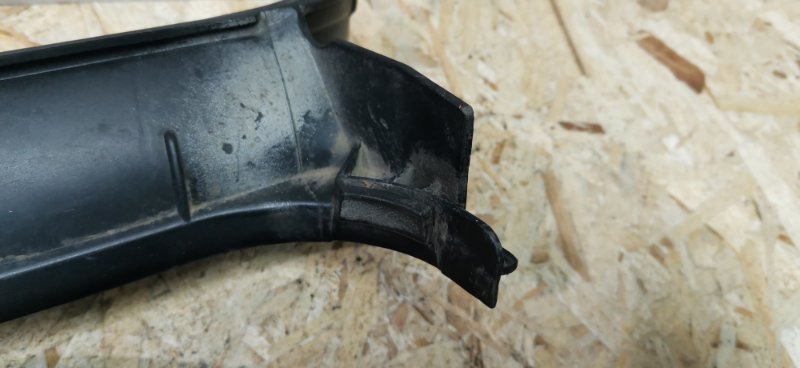 Водосток Mercedes W124 1993 E320