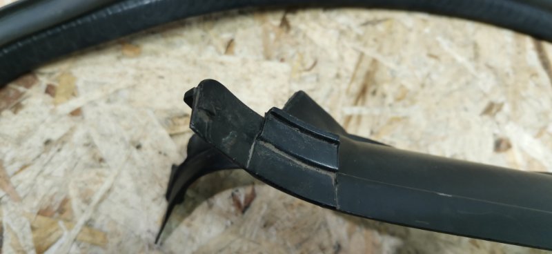 Водосток Mercedes W124 1993 E320