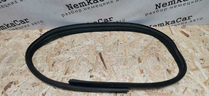 Водосток Mercedes W124 1993 E320