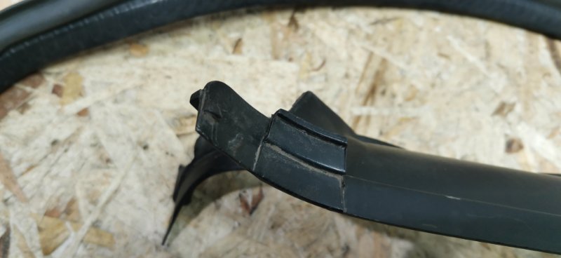 Водосток Mercedes W124 1993 E320