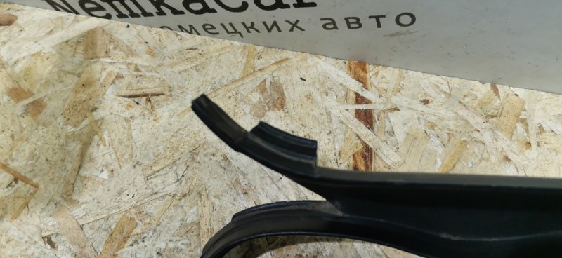 Водосток Mercedes W124 1993 E320