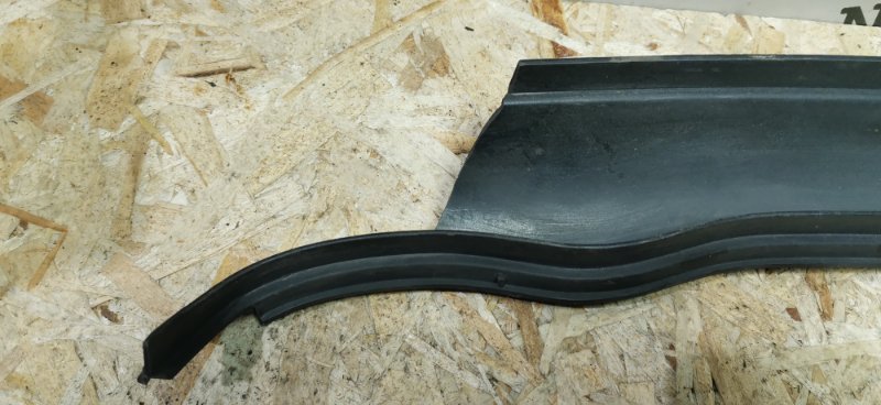 Водосток Mercedes W124 1993 E320