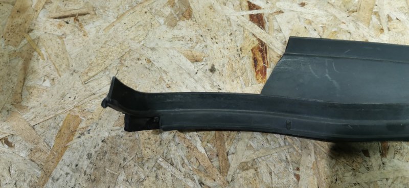 Водосток Mercedes W124 1993 E320