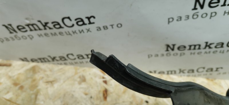 Водосток Mercedes W124 1993 E320