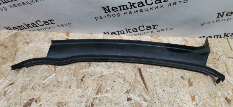 Водосток Mercedes W124 1993 E320