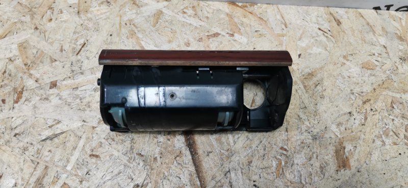 Пепельница Mercedes W124 1987