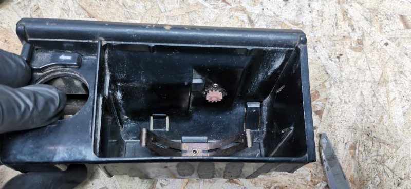 Пепельница Mercedes W124 1987