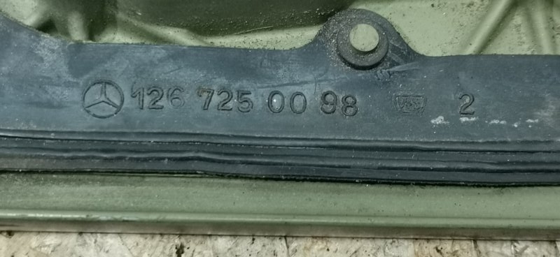 Уголок зеркала Mercedes W126 1980