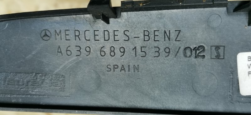 Рамка магнитолы Mercedes Vito 2011 639 рест