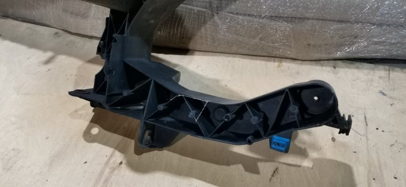 Рамка радиатора Mercedes Vito 2011 639 рест