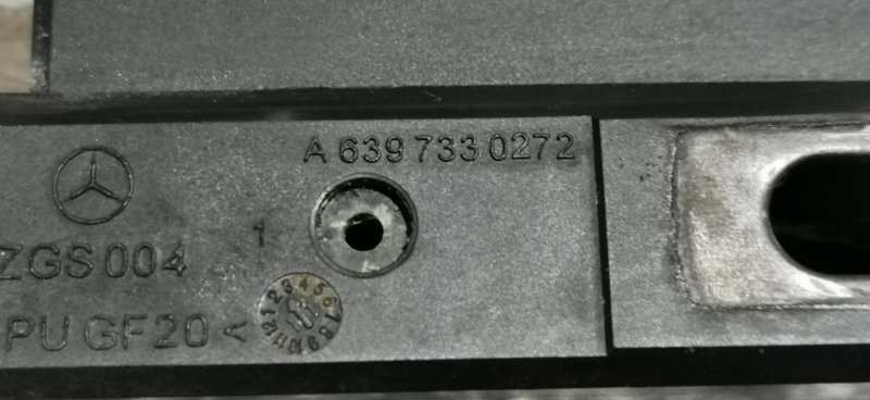 Направляющая сдвижной двери Mercedes VIANO 2011 639 рест