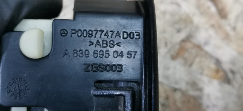 Кнопка люка Mercedes VIANO 2011 639 рест