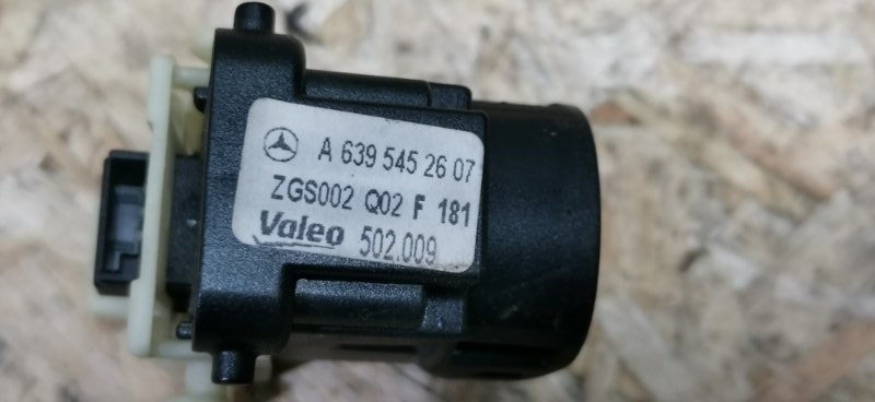 Кнопка люка Mercedes VIANO 2011 639 рест