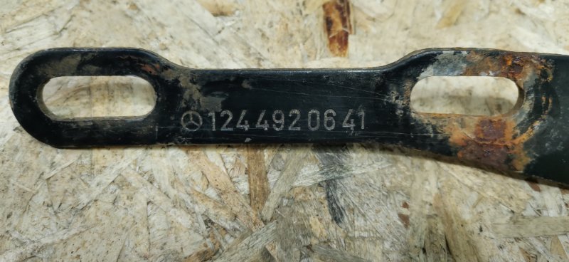 Кронштейн глушителя Mercedes W124 1993 300CE