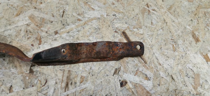 Кронштейн глушителя Mercedes W124 1993 300CE