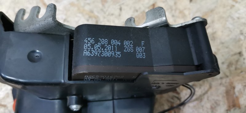 Замок сдвижной двери Mercedes VIANO 2011 639 рест