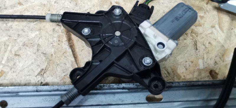 Стеклоподъемник Mercedes VIANO 2011 639 рест