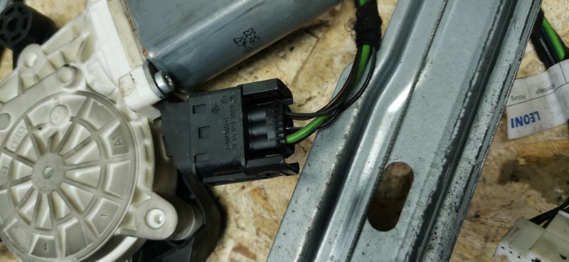 Стеклоподъемник Mercedes VIANO 2011 639 рест