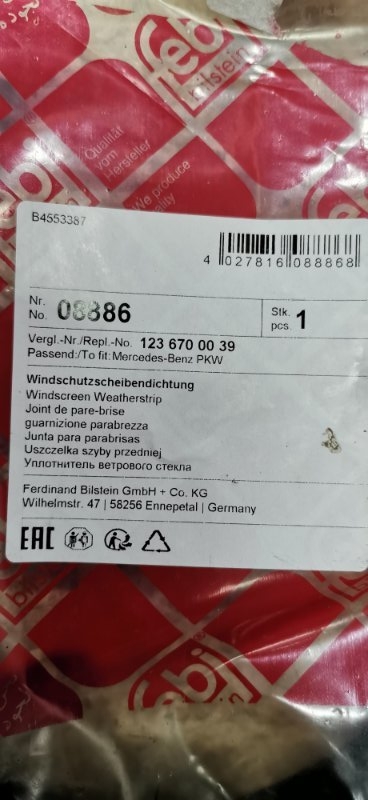 Уплотнитель лобового стекла Mercedes W123 Седан