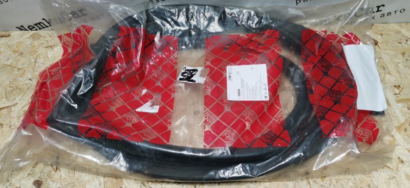 Уплотнитель лобового стекла Mercedes W123 Седан