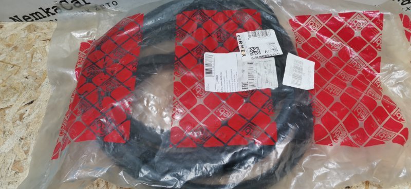 Уплотнитель заднего стекла Mercedes S-Klass W116