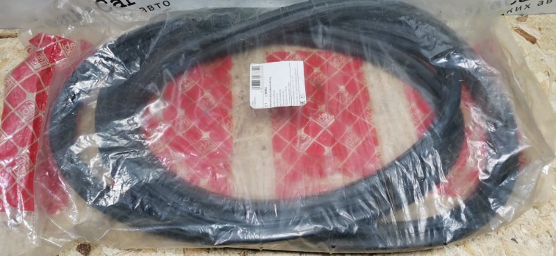 Уплотнитель лобового стекла Mercedes S-Klass W116