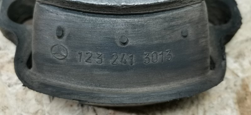 Опора двигателя Mercedes w123 1980 Седан