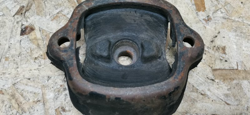 Опора двигателя Mercedes w123 1980 Седан