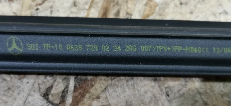 Молдинг стекла Mercedes VIANO 2011 639 рест