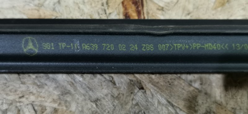 Молдинг стекла Mercedes VIANO 2011 639 рест