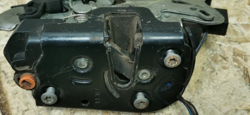 Замок сдвижной двери Mercedes VIANO 2011 639 рест