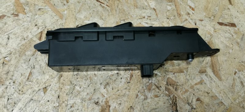 Блок управления стеклоподъемниками Mercedes VIANO 2011 639 рест