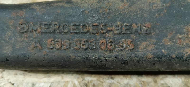 Кронштейн редуктора Mercedes VIANO 2011 639 рест