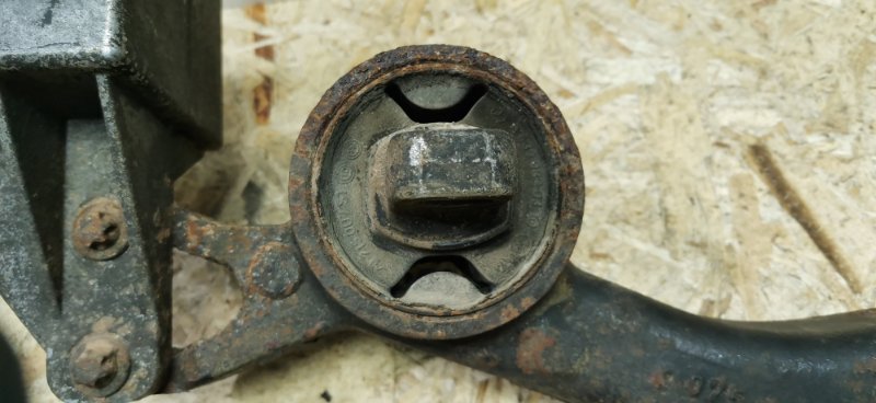 Кронштейн редуктора Mercedes VIANO 2011 639 рест