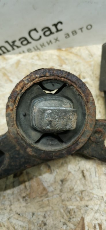 Кронштейн редуктора Mercedes VIANO 2011 639 рест