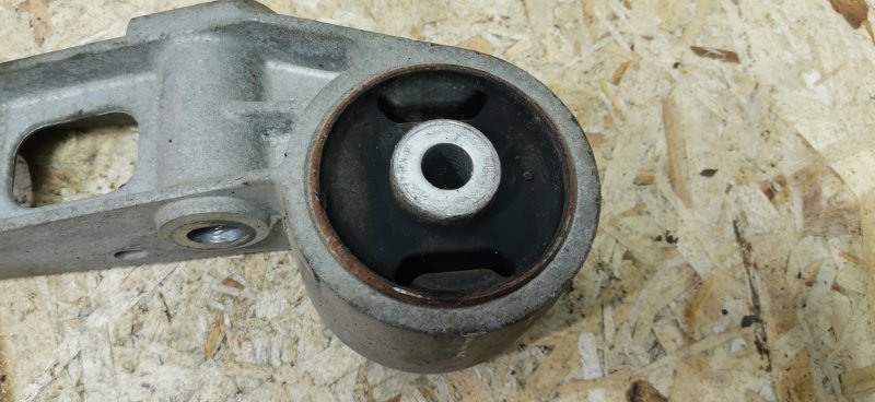 Кронштейн редуктора Mercedes VIANO 2011 639 рест