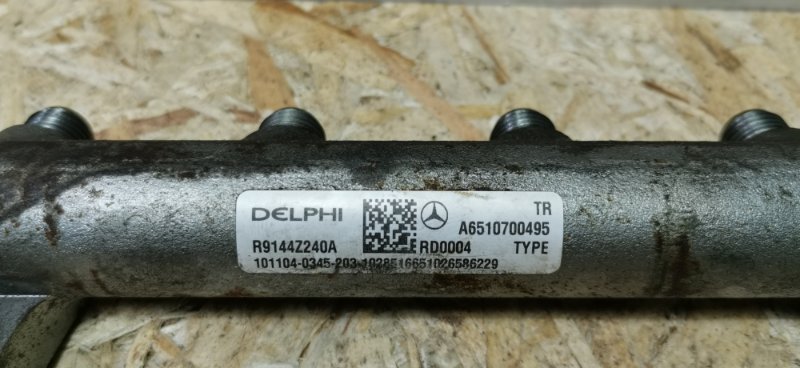 Топливная рампа с регулятором Mercedes VIANO 2011 639 рест