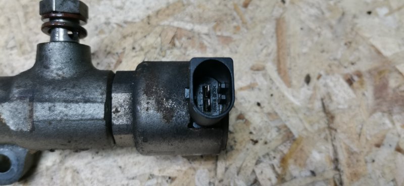 Топливная рампа с регулятором Mercedes VIANO 2011 639 рест