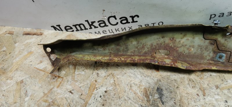 Рамка радиатора Mercedes w123 1980 Седан