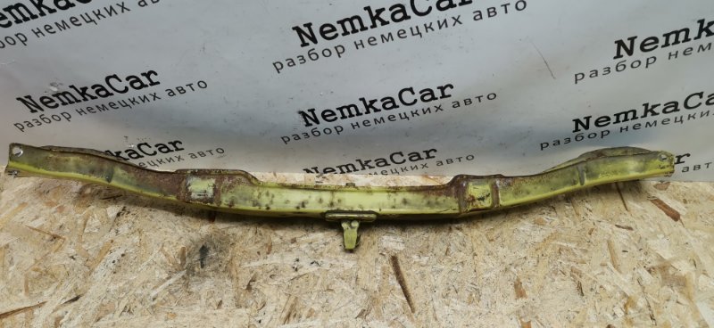 Рамка радиатора Mercedes w123 1980 Седан