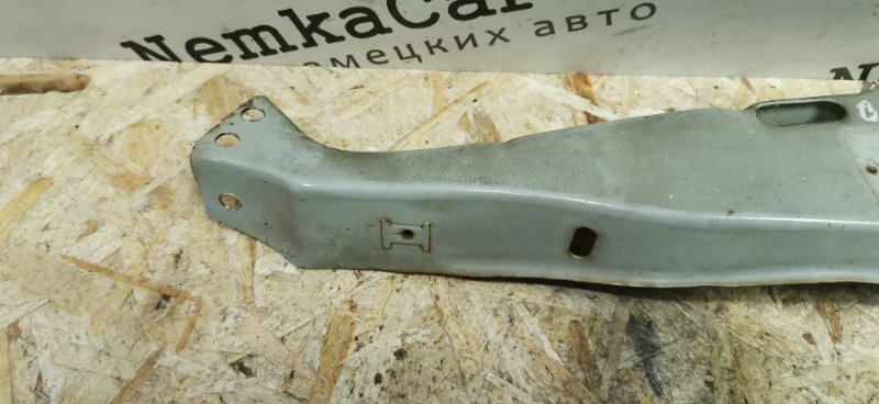 Рамка радиатора Mercedes w123 1980 Седан