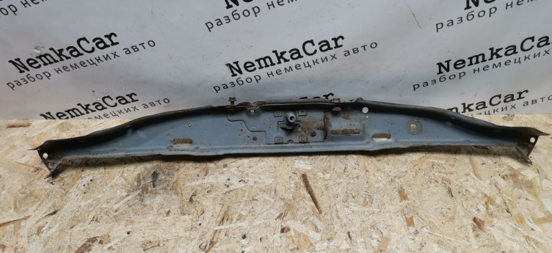 Рамка радиатора Mercedes w123 1980 Седан