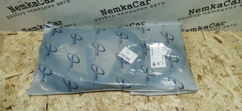 Уплотнитель двери Mercedes W123