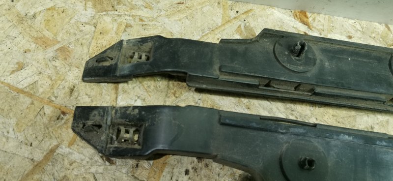 Кронштейн бампера ПАРА Mercedes VIANO 2011 639 рест