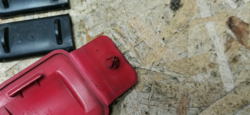 Крышка плюсовой клеммы Mercedes VIANO 2011 639 рест