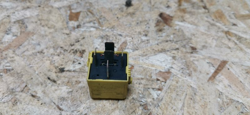 Реле Mercedes VIANO 2011 639 рест