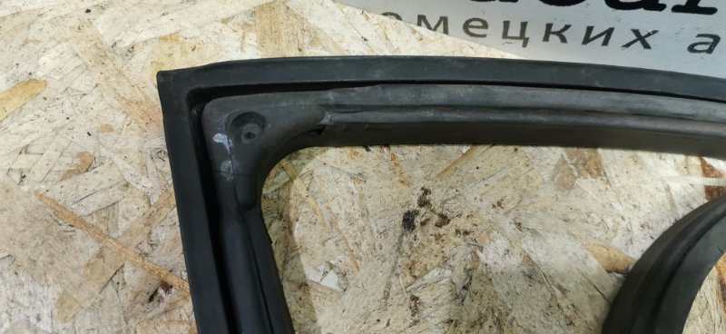 Уплотнитель двери Mercedes W124 1993 E320